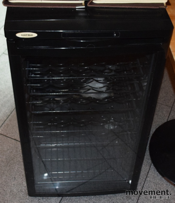 Solgt!Matsui Vinskap, modell MWC337B, for - 3 / 6