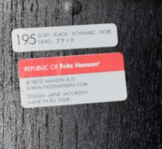 Arne Jacobsen 7er-stol / syver-stol, model 3107,  i sort, understell i krom, ny sittehøyde, pent brukt