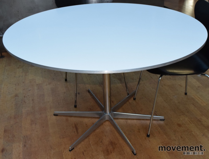 Solgt!Fritz Hansen rundt møtebord A825 - 3 / 3