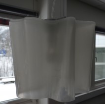 Artemide logico mini taklampe / pendellampe i hvitt glass, Ø=28cm, pent brukt
