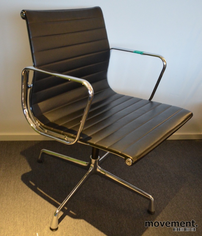 Eames EA108 conference chair i sortskinn, Vitra original Eames EA108 conference chair i sortskinn, Vitra original
