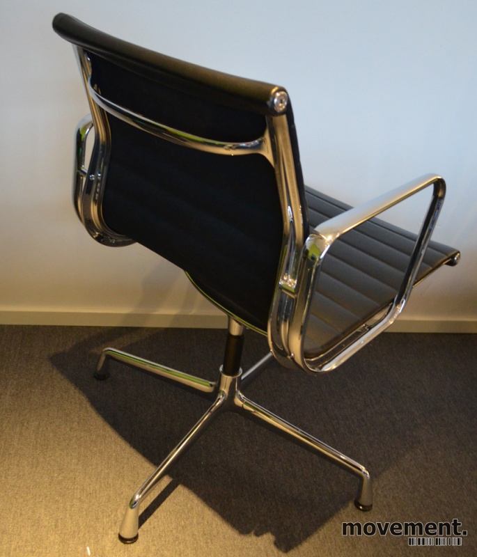 Eames EA108 conference chair i sortskinn, Vitra original Eames EA108 conference chair i sortskinn, Vitra original