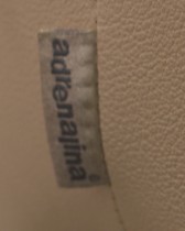 Adrenalina Sediola stol for restaurant / kafé / spisestue i hvitt kunstskinn og krom, pent brukt