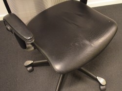 Kontorstol: Håg Inspiration H09, 9220 , mesh rygg, sete i sort skinn, pent brukt