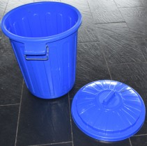 Søppelspann / søppelbøtte i blå plast, Curver, 58cm høyde, pent brukt
