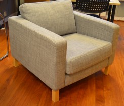 1-seter / loungestol fra IKEA, Karlstad i grått stoff / bjerk, bredde 90cm, pent brukt
