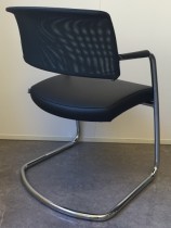 Konferansestol fra Sitland, modell Passepartout, i sort skinnimitasjon / krom, pent brukt