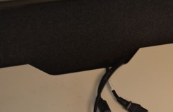 Lekker resepsjonsdisk Glimakra Limbus i mørk grått ullstoff / sort, skrivebord med elektrisk hevsenk, 195x102cm, pent brukt