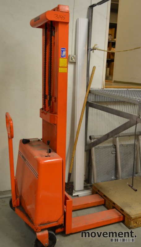 Solgt!Elektrisk stabler for paller på - 1 / 4