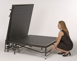 Mobil / sammenleggbar scene / catwalk fra Merrics Sico, utslått mål 120x240cm, pent brukt