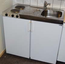 Hybelkjøkken fra Intra, 100cm bredde, Kjøl/Frys/2kokeplater/kum, pent brukt