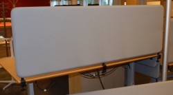 Bordskillevegg i grått, støydempende, 180x60cm, pent brukt