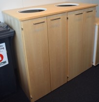 Skap for kildesortering / avfallsdunker for kontor i bjerk, 132cm bredde, pent brukt