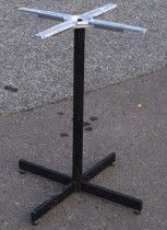 Bordunderstell for kafebord i stål, sort, kryssfot, 72,5cm høyde, pent brukt