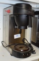 Metos proff kaffetrakter for storhusholdning, modell M200 i sort/rustfritt, fast vanntilkopling, varmeplate, pent brukt