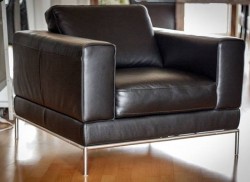 Loungestol i sort skinn, modell Arild fra Ikea, 1seter, 94cm bredde, pent brukt