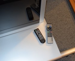 Tandberg / Cisco Telepresence 3000-serie videokonferanse, komplett med flatskjerm på tralle, pent brukt - NY PRIS