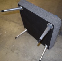 Sittepall / puff i grått fra HovDokka, 80x80cm 42cm høyde, pent brukt