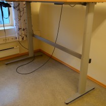 Understell til skrivebord med elektrisk hevsenk fra Linak, 180x120cm, venstreløsning, pent brukt