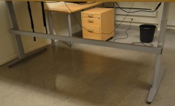Understell til skrivebord med elektrisk hevsenk fra Linak, passer plate 240x90 eller større, pent brukt