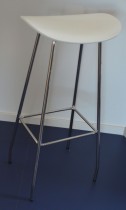 Barkrakk / barstol, Cornflake fra OFFECCT, hvit / krom, 82cm høyde, pent brukt