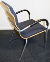 Konferansestol fra EFG, modell Billow, i grått stoff / bjerk, pent brukt