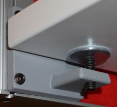 Kinnarps Rezon bordskillevegg til kontorpult i rødt/grått, 180 cm bredde, 69cm høyde, pent brukt
