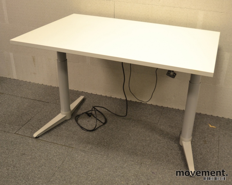 Solgt!Skrivebord med elektrisk hevsenk - 1 / 2