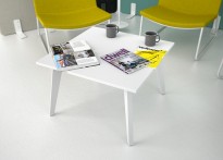 Morsomt bord i rokokko stil, gullfarget,125x92cm, høyde 76cm Morsomt bord i rokokko stil, gullfarget,125x92cm, høyde 76cm