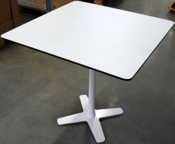 Lekkert loungebord / lite, kvadratisk møtebord 75x75cm, Offecct, hvit bordplate med sort kant, hvitt understell, H=71cm, pent brukt
