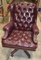 Kontorstol fra The Chair Factory i rødbrunt, Chesterfield-stil, brukt
