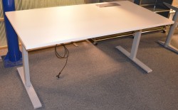 Skrivebord med elektrisk hevsenk fra Linak i hvitt / grått, 160x80cm med kabelluke og kabelbrønn, NY / UBRUKT