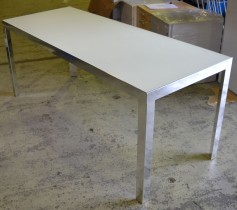 Møtebord / konferansebord / skrivebord fra Unifor i frostet hvitt glass / krom, 180x70cm, passer 6-8 personer, pent brukt