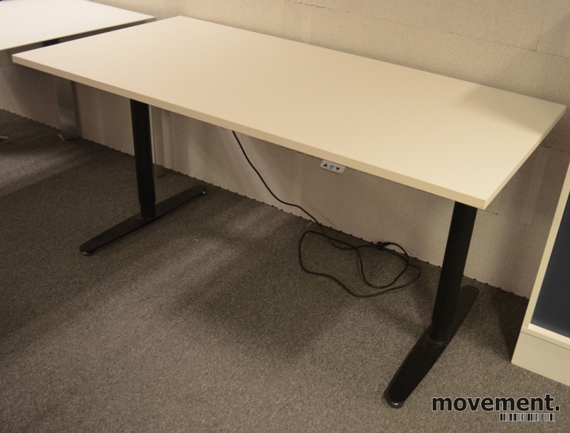 Solgt!Skrivebord med elektrisk hevsenk - 1 / 4