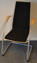 Konferansestol i bøk / sort stoff / grålakkerte ben, pent brukt