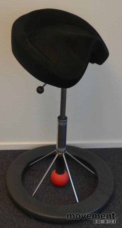 Kontorstol: BackApp ergonomiskkontorstol i sort mikrofiber Kontorstol: BackApp ergonomiskkontorstol i rød mikrofiber