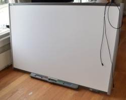 Smartboard, stort, 198x125cm, med short-throw prosjektor, pent brukt