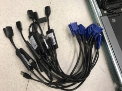 Dell KVM 1082DS, 1units Uttrekkbar rack-konsoll med skjerm / tastatur og 8 stk link-kabler, pent brukt