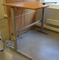 Skrivebord med elektrisk hevsenk, hjørneløsning 170x100cm, bøk plate, grått understell, pent brukt