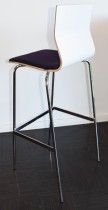 Barkrakk / barstol fra Materia, modell ADAM i hvitt med lilla sete, og krom understell, 78cm sh, pent brukt