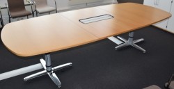 Møtebord i eik / krom understell, Kinnarps T-serie, 280x120cm, passer 8-10 personer, pent brukt