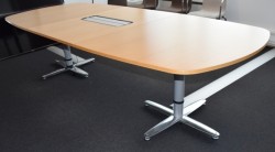 Møtebord i eik / krom understell, Kinnarps T-serie, 280x120cm, passer 8-10 personer, pent brukt