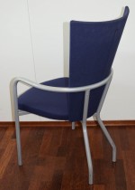 Konferansestol / møteromsstol fra Kinnarps, modell Ari i blått trekk / alugrått understell, pent brukt
