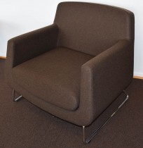 Loungestol fra Skandiform, modell Jefferson i brunt stoff, 92cm bredde, pent brukt