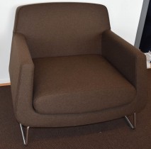 Loungestol fra Skandiform, modell Jefferson i brunt stoff, 92cm bredde, pent brukt