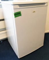 Lite kjøleskap med minifryser fra Logik, 55cm bredde, 84cm høyde, modell LUR55W13E, pent brukt
