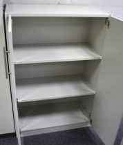 Skap med 3 ringpermhøyder fra EFG i lys grå, bredde 80cm, høyde 120cm, pent brukt