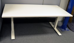 Skrivebord med elektrisk hevsenk i hvitt, 160x80cm, pent brukt understell / NY PLATE