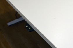Møtebord / konferansebord med elektrisk hevsenk i hvitt, 240x120cm, passer 8-10 personer, pent brukt