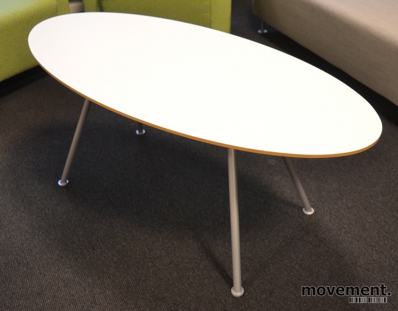 Solgt!Ovalt loungebord / sofabord i hvitt